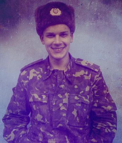 Кто в армии служыл тот в цырке не смиется))))))))